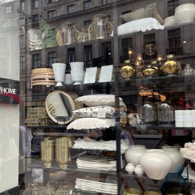 We are purveyors of the finest Interior & Exterior Decor Pieces, Home Scents and Home/Office Accents from UK 📱0555138833 Personal account @purple_khandi