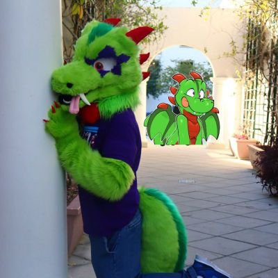 Nerdy and loving life~ 18+ profile:
upper twenties year old Dinosaur inspired creature exploring the world 💚💜
Love/protect 🌎 the stars inspire us