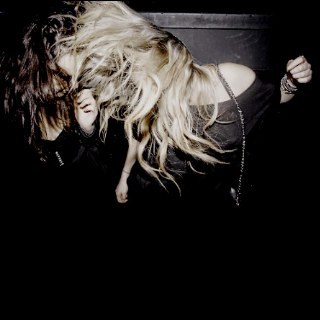 Twittieners's profile picture. Twittieners.
# In 140 karakters dingen over tieners.
# Follow.
# RT.
# Shoutout's.
# Started on: 19//05//2011
# By, @sammievries & @MaartjeZaalx