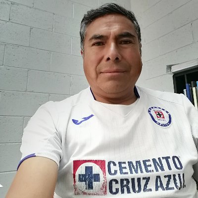 Amante del Futbol, el cafe y admirador de la Mujer.
Azúl de corazón y por convicción.