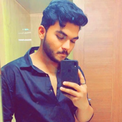 ParthWadje's profile picture. I'm pretty simple and sorted 🤞🏻 Just like quantum physics 🙃
