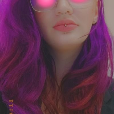 Compte militant de @MaliciaM5
✨ Déjantée, vulgaire, woke ✨
Elle/she/her. Militante queer féministe, de gauche, antifa, TDS.