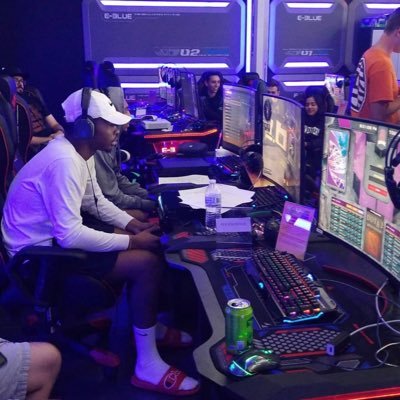 rip dad🧡💫 | 26 | #EZAF | Wrestling Fan | Beatmaker | Twitch Affiliate | CC - ?? | COD - ??