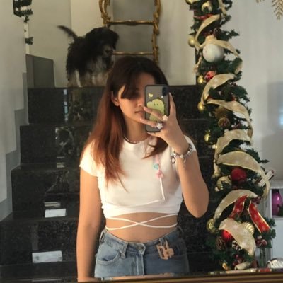 jeaneelllee's profile picture. 