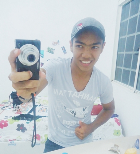 Seìí que não sou o pior, Muito menos o melhor ♫
 Bahìíano, Libriano, Flamenguista, ♥ 17 Anoos. =D