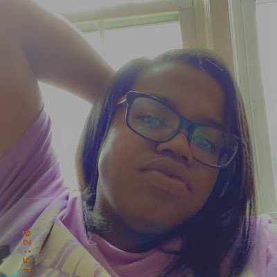 DeeHectic's profile picture. 