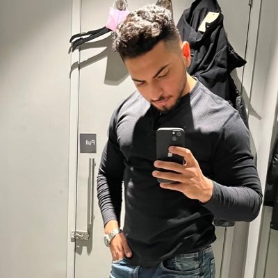 DeepakV8377's profile picture. 