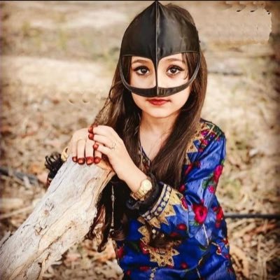 ستجد دائماً سبباً للسعادة، فقط تأمّل حياتك، واقنع بما رُزقت، واشعر بالامتنان، وتقبّل، وأعرف أن من حق نفسك عليك أن تشعرها بالرضاء .