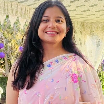 Cost&Works accountant,ICWA, Published Author, #TheAverageDreams,#PortraitsofModernLife ,Saree collector ,Of all the roles,being a mother is my favourite.