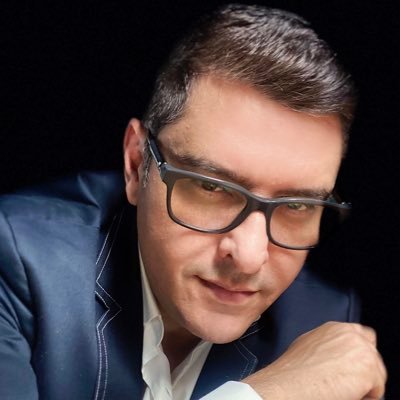 Productor, Presentador, Periodista, Papá, Amante de mi País, Venezolano Cuenta Oficial IG @leonardovillalobos