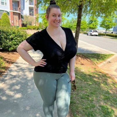 JanetBurnnet's profile picture. Well I'm fun to chat with single and loyal I live a very simple life ......love you all