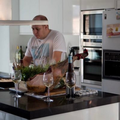 Nejobueno's profile picture. Ahora en Barcelona. Aupa Athletic tracatrá !!!