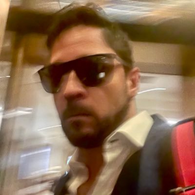 lephotonlibre's profile picture. Globetrotter, Freethinker, Conference Interpreter, News Junkie, Language Lover (in no particular order)