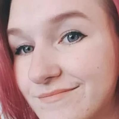 ♦ 23 / F
♦ German Streamer
♦ Csgo + other games
♦ Twitch: MoonReya
♦ Instagram: twitch.MoonReya