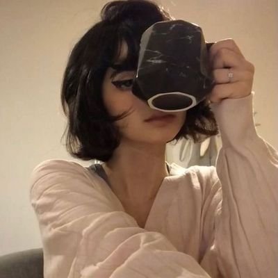 أجمل ما في حياتي هو علاقتي مع الله، أما علاقتي بالبشر فهي شر لا بد منه.✋