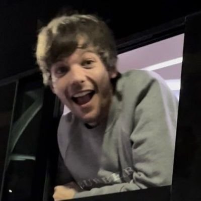 soy gio el de mi perfil es louis tomlinson, mi lugar seguro 🦋