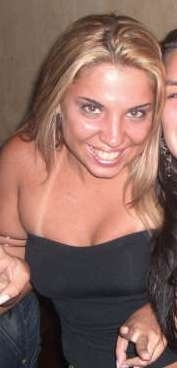 Feliz por ter minha familia, amor, amigos, saúde, emprego!!! Isso basta... o resto é luxo!