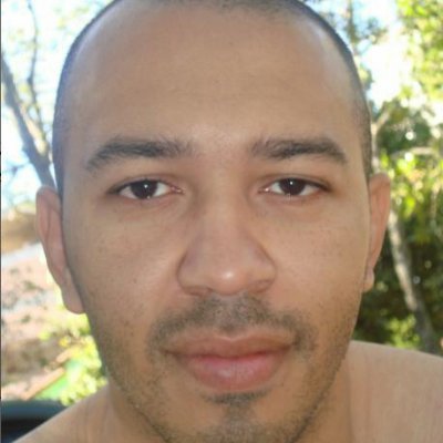 charlyemartins's profile picture. 