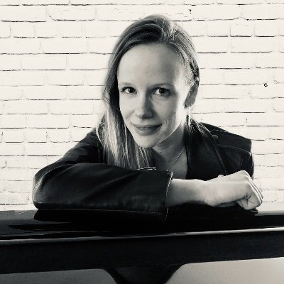 HeliaraMusic's profile picture. Singer-songwriter

Languages have always been my passion, and music is one of them.