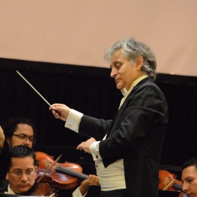 Director de Orquesta. Director Emérito Filarmónica de Acapulco