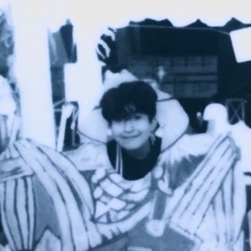 re_directe's profile picture. Twitter is to confusing for me