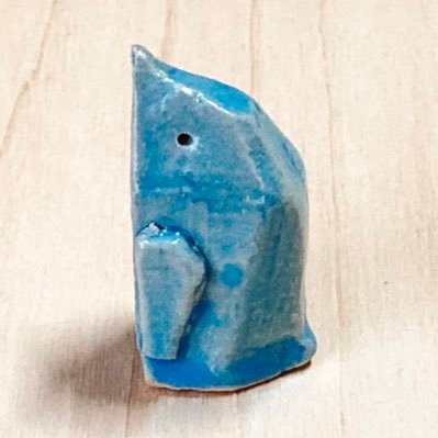 東京都日野市の路地にあるガチャです。 自作の小物を販売しております。現在は【猫・巻き座り香箱座り】と【路上魚類】を販売しています。 googlemap→https://t.co/6vrQoqohfU instagram→https://t.co/sEKADmh3tm