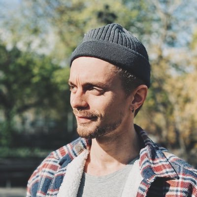 Programledare/reporter på P4 Värmland, tar tacksamt emot nyhetstips! Tidigare sportreporter på TV4 & SVT. Annars mest här för Fantasy, måste erkännas.
