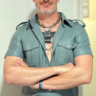 French Hard Dog 🇫🇷 Alpha Dog teacher for Sub, slave and Dogslave enjoying many kinks, Enjoy & RT. 👀 for a kinky BF to live a BDSM life -Pm me