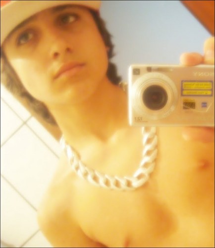 Eu realmente acredito que sou abençoado por Deus e que ele caminha lado a lado comigo.
''Tupac Shakur''