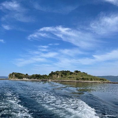 桜島地域の「新島｣を活動拠点にして、清掃・保存活動を行うほか、親子や高齢者を対象にした新島クルージングなどの自然体験活動を行っています。
皆さまのご来島、お待ちしております。