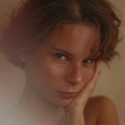 Actress (agence adequat 🇫🇷, Luke Dennerline 🇺🇸, media vision artists 🇮🇹) ضُحْك و لِعب