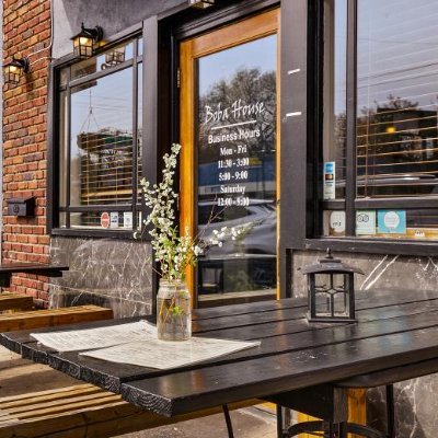 Offering the best vegetarian, vegan & gluten free Asian fusion cuisine for health conscious diners. Great for transitioning, omnivores & veteran veggies alike!
