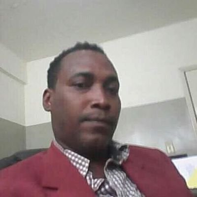 ELouissette's profile picture. Avocat