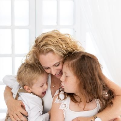 Soy arquitecta y mamá de dos preciosuras 🥰. Me fascina transformar cosas quizá por eso adoro restaurar! Me apasiona la fotografía! Fui Directora de Patrimonio.