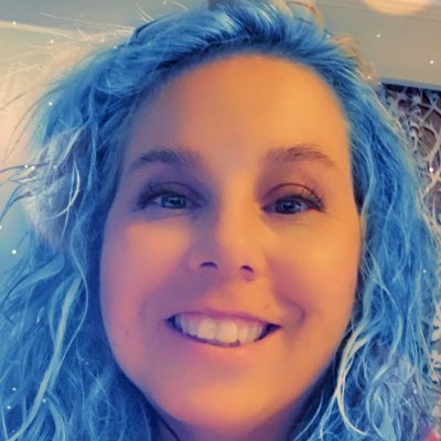 social media engineer @Digikey | #socialmedia #marketing 🥜 | she/her | #coffee addict ☕️| #storyteller l ❤️'er of the sun ☀️