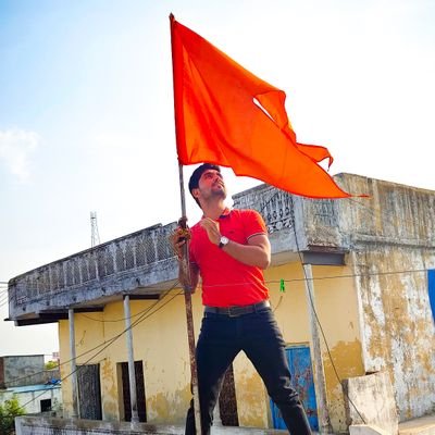 #राष्ट्र #धर्म #समाज का एक छोटा सा सेवक । मुख्य उद्देश्य गरीब,आदिवासी,दलितों के बीच #सनातनी_बालसभा के माध्यम से धर्मान्तरण रोकना🚩