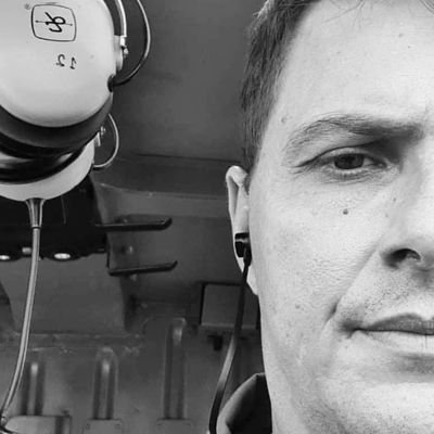 Cearense, Coronel RR da PMCe, piloto de helicópteros, bolsonarista de Crateús, morando em Fortaleza-Ce.
SAÍ DA MATRIX CEARÁ, ACORDA FORTALEZA.