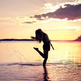 magstermoon's profile picture. normalmente anormal. a veces pienso que no encajo en estos tiempos. no soy fácil de querer ni de entender. conmigo nada es fácil, conmigo nunca se sabe. 🤍✨🌕♒️