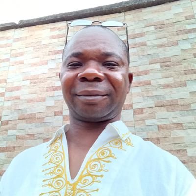 I make and sell furnitures and also a general machandant.