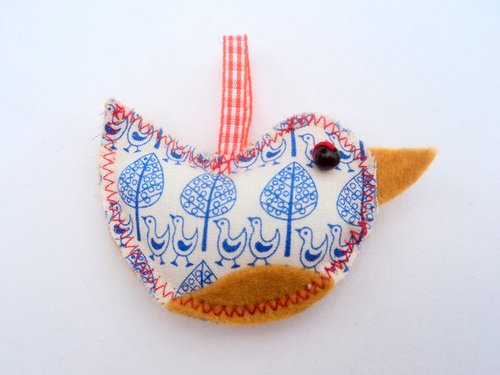BetsyOwen's profile picture. Fabric fan making fun and unique personalised art gifts and trinkets made in Cornwall