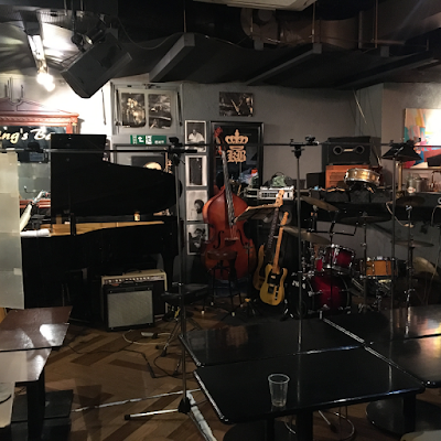 横浜馬車道駅近くにあるLive House。Jazzを中心にジャンルを問わず初心者からプロまで音楽好きな大人の遊び場♫
