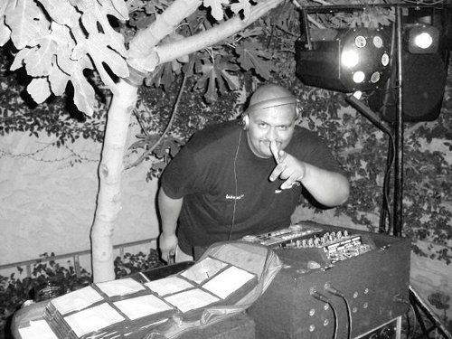 Deymon_Damian's profile picture. Hasta el momento nunca nadie la escribió! Igualmente no creo poder escribir un libro, a lo sumo solo un par de paginas nada mas .... Pero que paginitas papaa!!