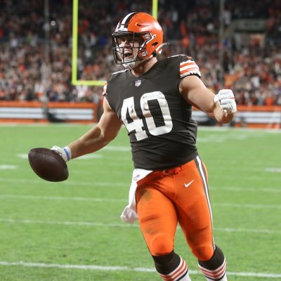 Cook Bengals and Steelers fans for a living. Always follow back fellow #Browns fans. AFC goes through Cleveland. #DawgPound
