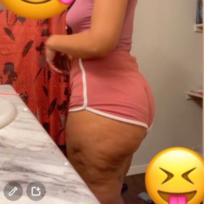 Content Creator 👅🫦🎥🎞📸 only fans and snap premium.📲 ask about my menu daddy! 💦💧🍆🍑😽