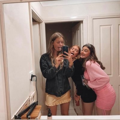 HalleBeninca's profile picture. Carlton Dry till I Die