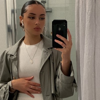 c__h__a_'s profile picture. ig : chajrr