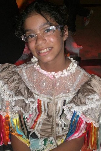 Sou bem engraçada e super twitteira viciada fiz um twitter ais esqueci a senha to fazendo esse de novo pra não ficar sem twittar kkk
