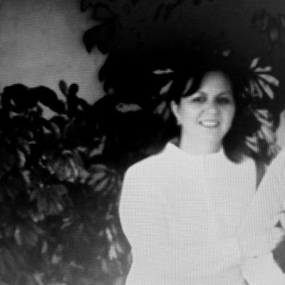 cristyweb's profile picture. No tengo todo lo que quiero , pero quiero todo lo que tengo!!...Amo la música.... Camino siempre por la Derecha🇨🇱
Amo a mi Familia. !!