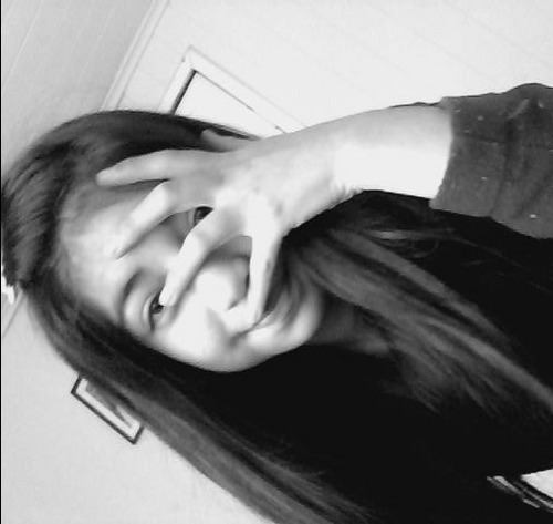 Niinoska_24's profile picture. solo lo ocupo para saber mas de la vida de los  famosos (: