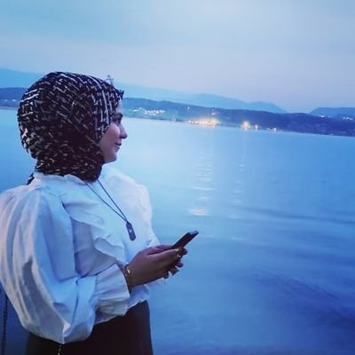 Kaybettikçe gülüyoruz biz , bizi yenemezler ...🧚🏻😌~
~
-تباهت بكِ الازهار يا سّيدةَ الوُرود. 😌🥀(❤️)SAÜ||Edebiyat📚🙏🏻